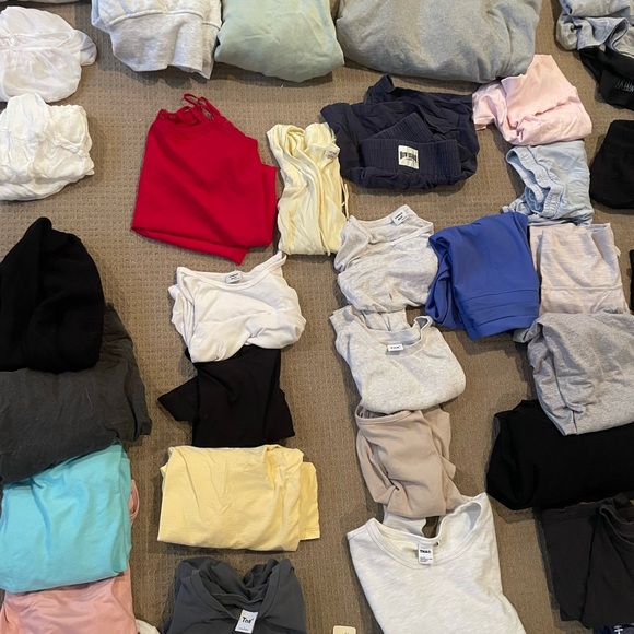 60 PIECE BUNDLE! - Picture 4 of 13